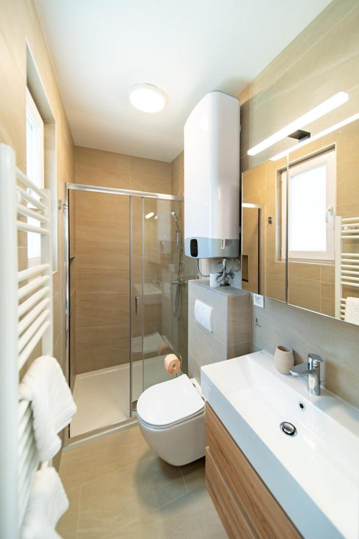 Arti Holiday Homes Banjol Ngoại thất bức ảnh