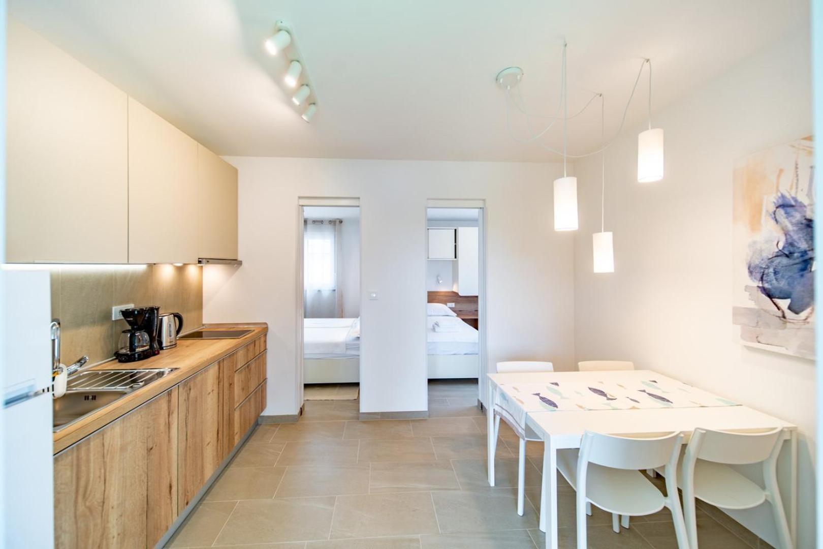 Arti Holiday Homes Banjol Ngoại thất bức ảnh