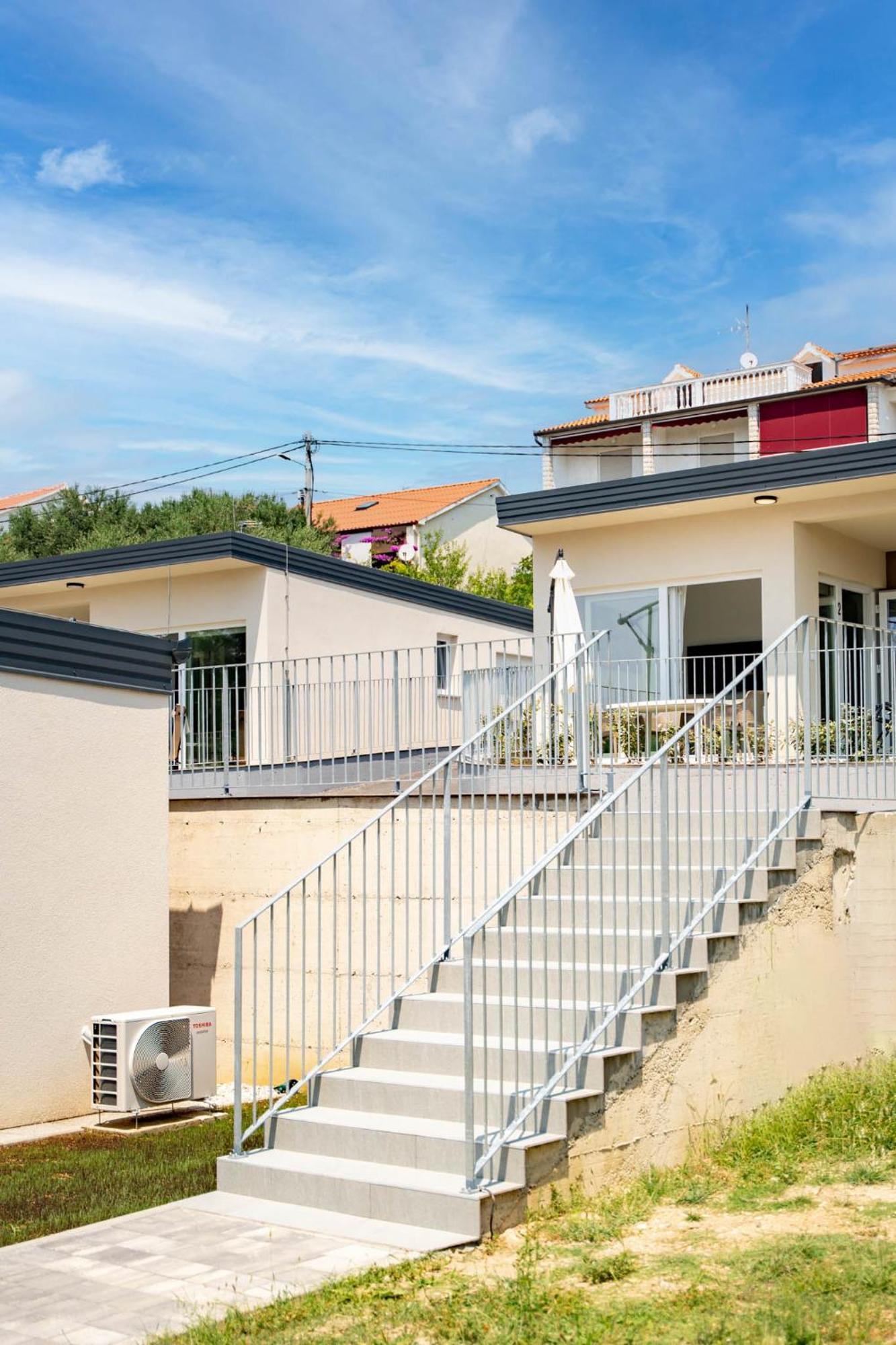 Arti Holiday Homes Banjol Ngoại thất bức ảnh