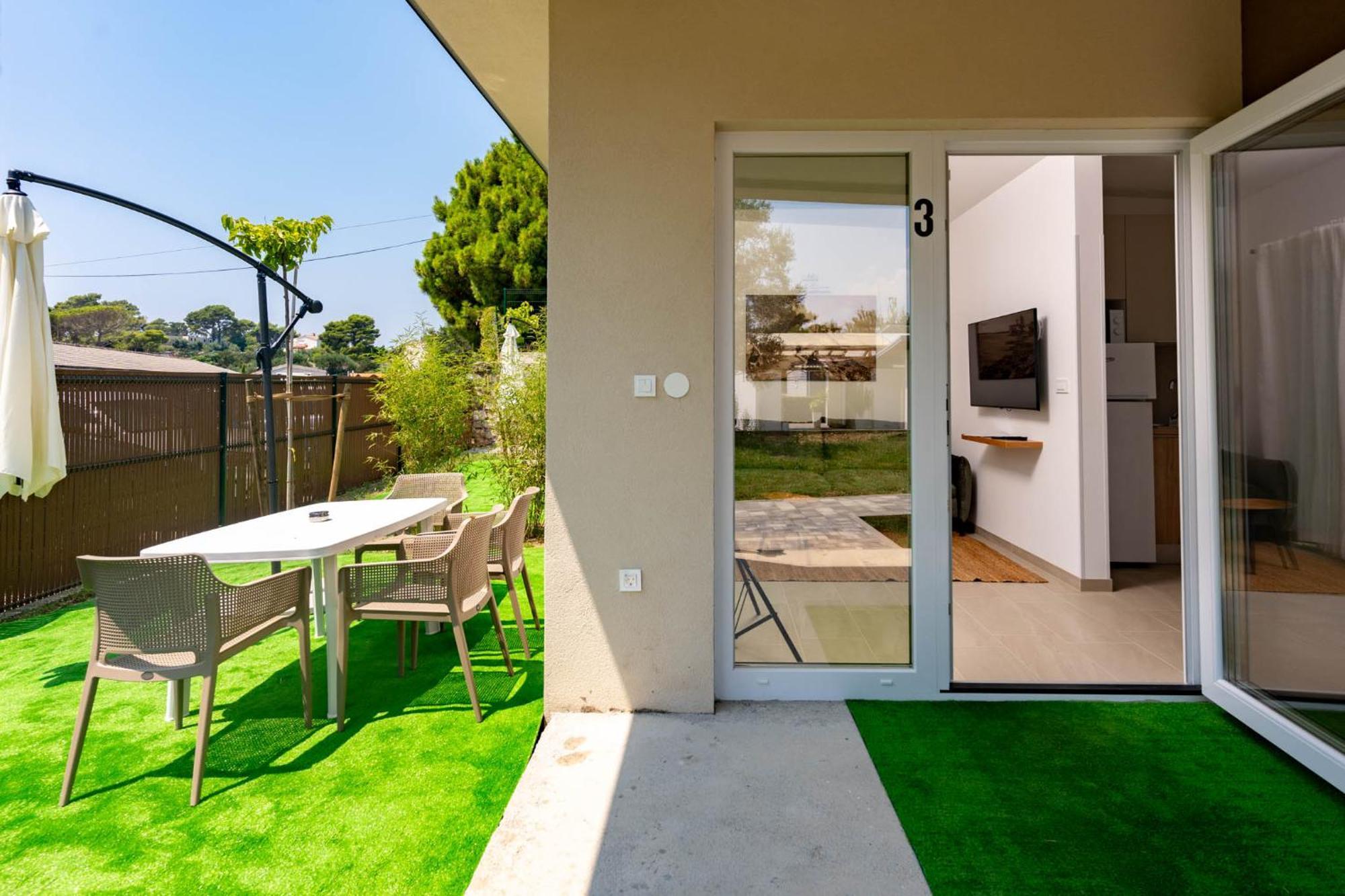 Arti Holiday Homes Banjol Ngoại thất bức ảnh