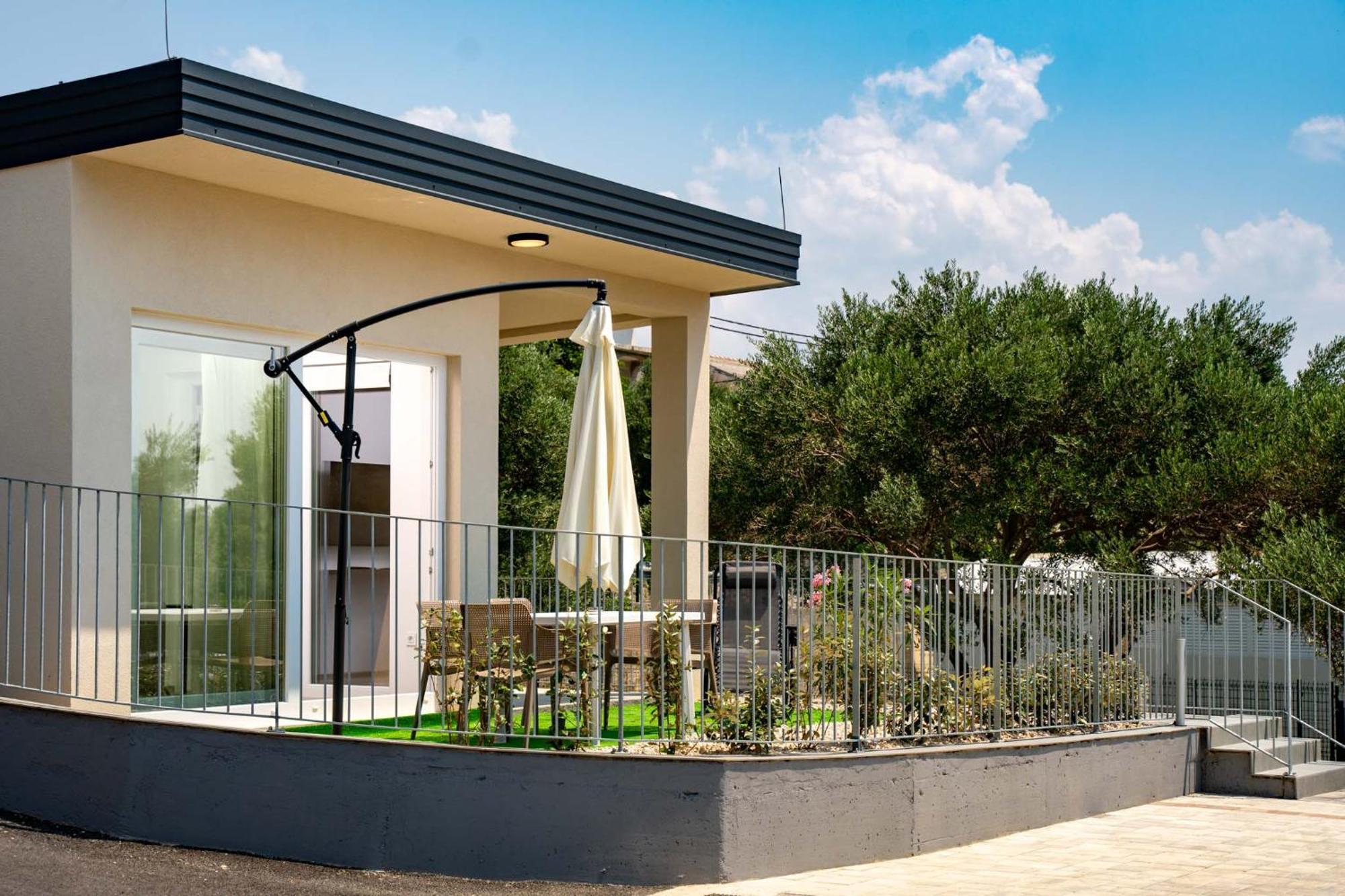 Arti Holiday Homes Banjol Ngoại thất bức ảnh