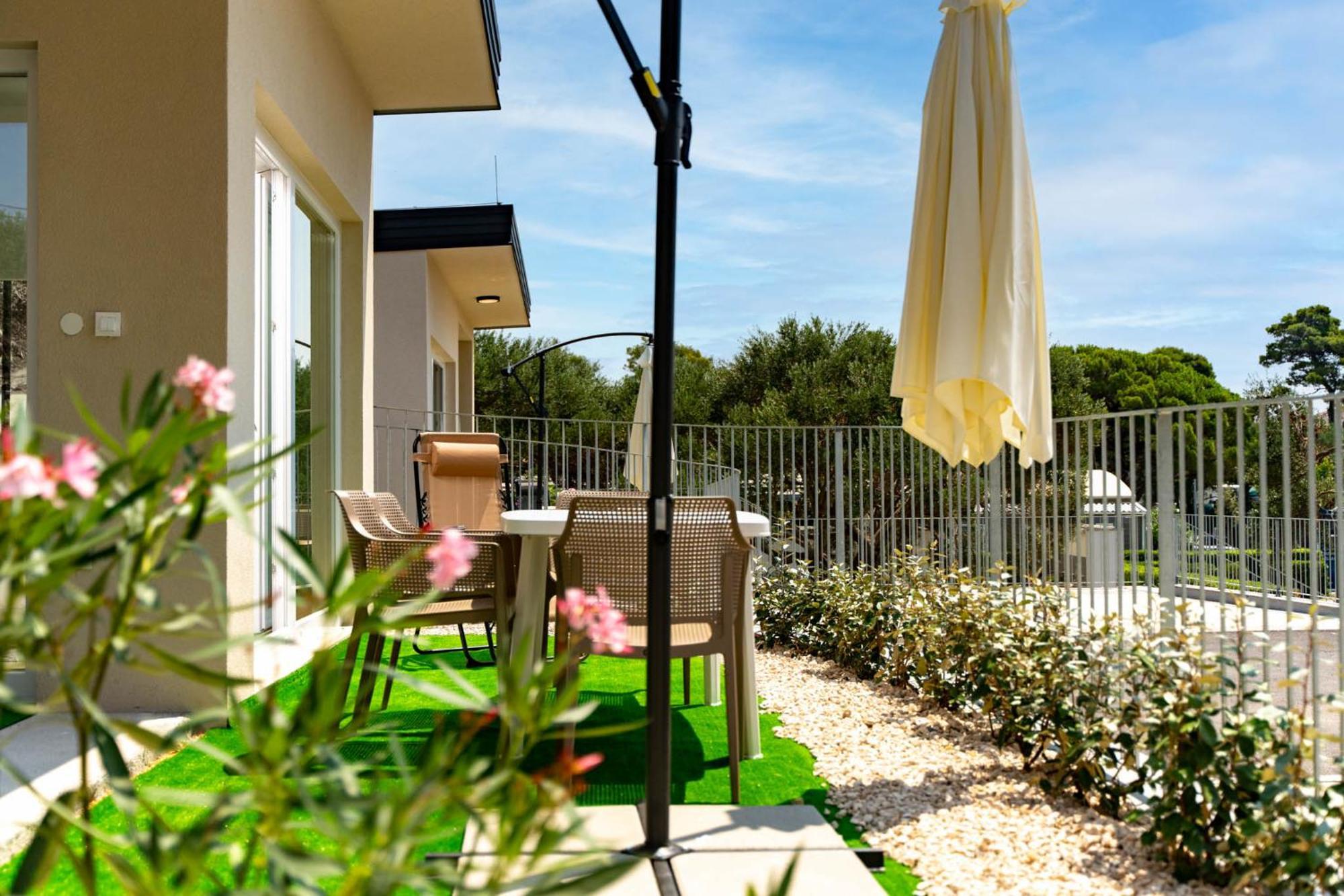 Arti Holiday Homes Banjol Phòng bức ảnh